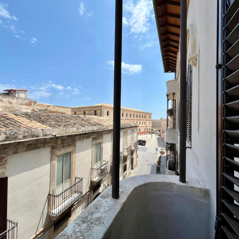 Casa Maniace - Appartamento con 3 Camere da Letto - 17