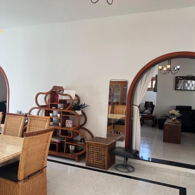 Villa Victoria just 150 metres from Playa Bastian Costa Teguise - Four-Bedroom Vacation Home - 85
