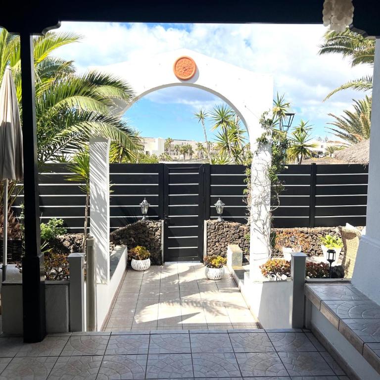 Villa Victoria just 150 metres from Playa Bastian Costa Teguise - Four-Bedroom Vacation Home - 83