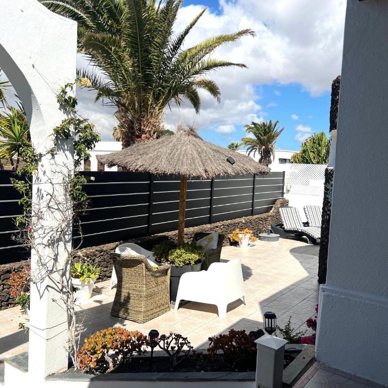 Villa Victoria just 150 metres from Playa Bastian Costa Teguise - Four-Bedroom Vacation Home - 91