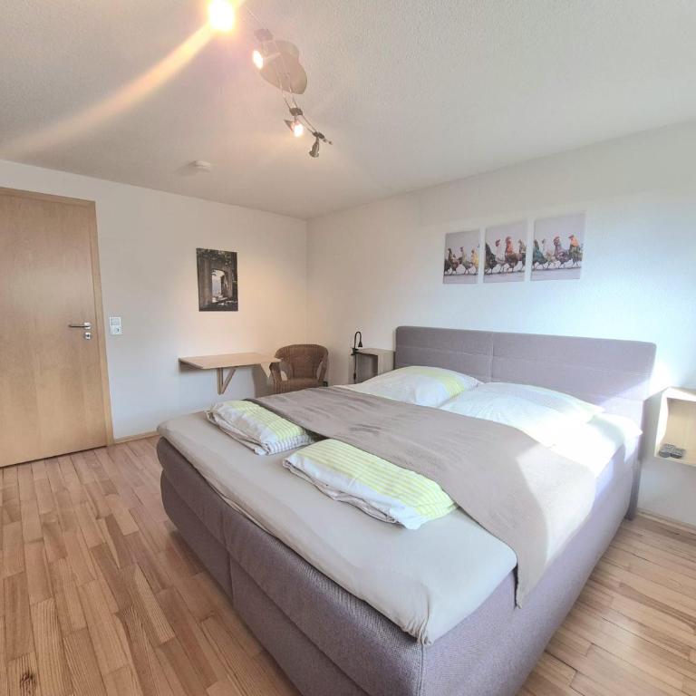 Ferienwohnungen Tanja Schoch - Two-Bedroom Apartment with Balcony and Terrace - 17