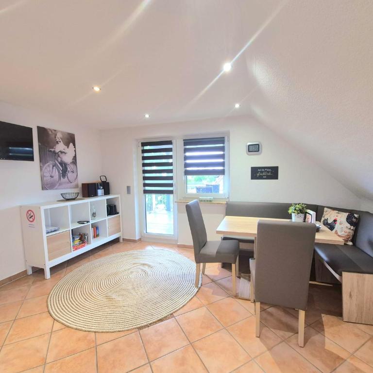 Ferienwohnungen Tanja Schoch - Two-Bedroom Apartment with Balcony and Terrace - 1