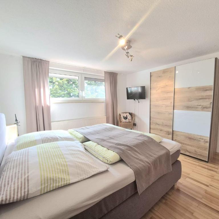 Ferienwohnungen Tanja Schoch - Two-Bedroom Apartment with Balcony and Terrace - 20
