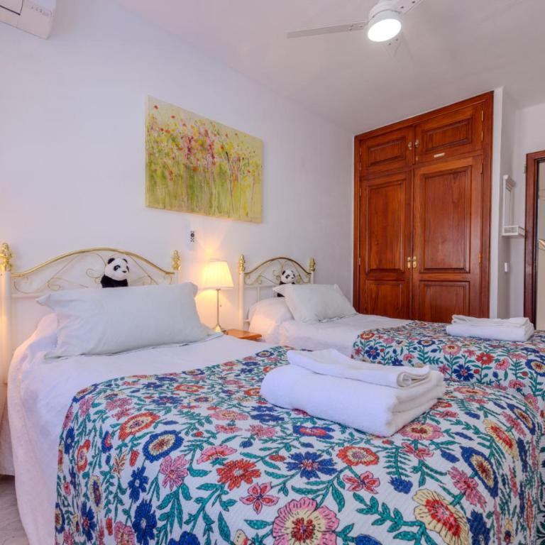 Villa Victoria just 150 metres from Playa Bastian Costa Teguise - Four-Bedroom Vacation Home - 100