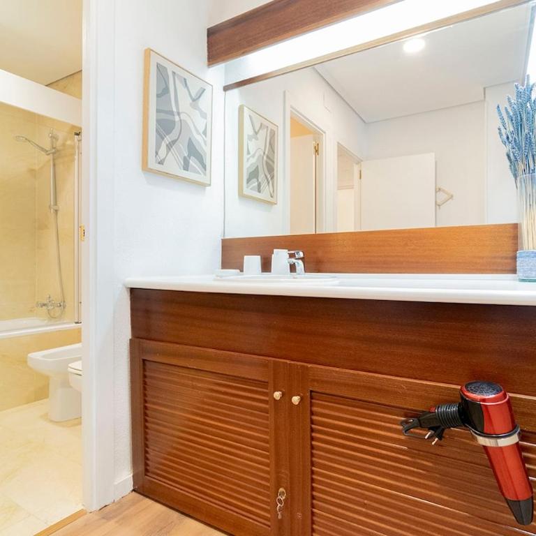 Rayos de Sol en el Corazón de Madrid - Apartamento de 1 dormitorio con vistas a la ciudad - 2