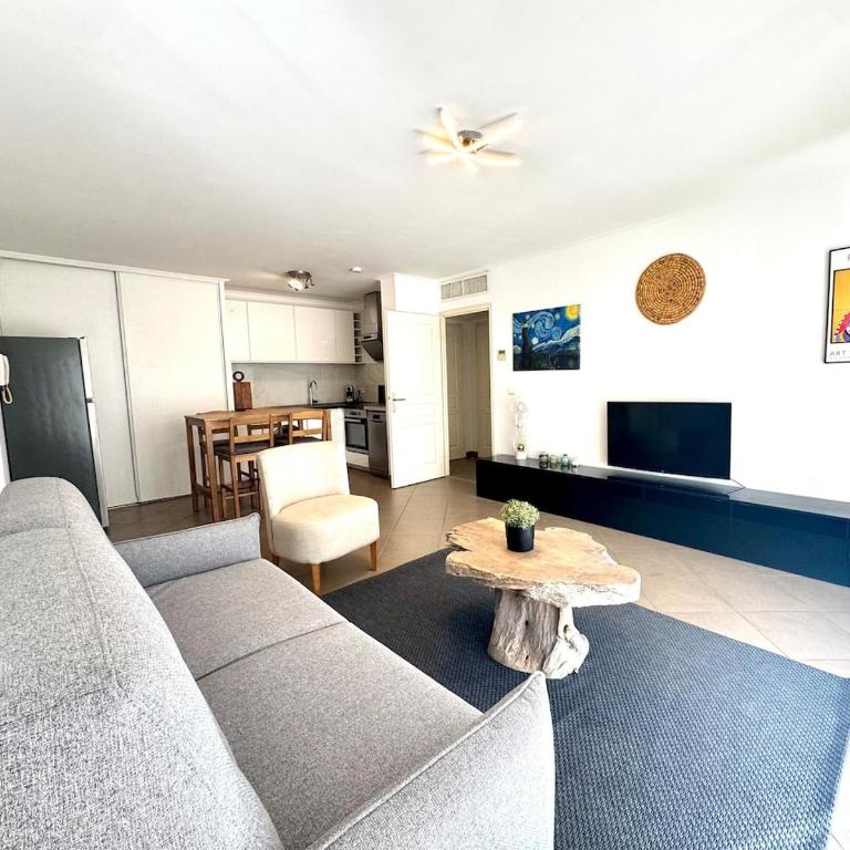 Élégant T2 en rez-de-jardin - Piscine - Parking - One-Bedroom Apartment - 1