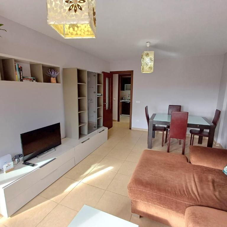 Apartamento Ático Emilia - Two-Bedroom Apartment with Balcony and Terrace - 9