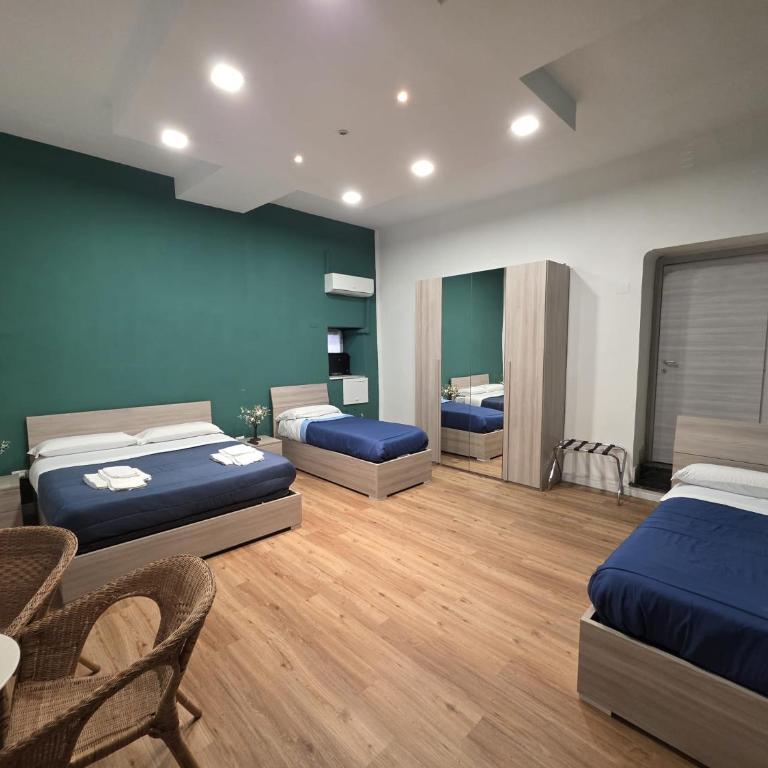 Vanzi Rooms - Premium Quadruple Room - 5