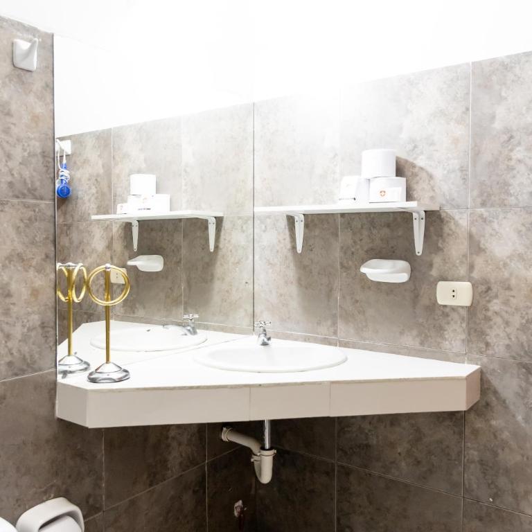 Hosteria Suiza - Room with Two Double Beds with Pool View and Air Conditioning - 7