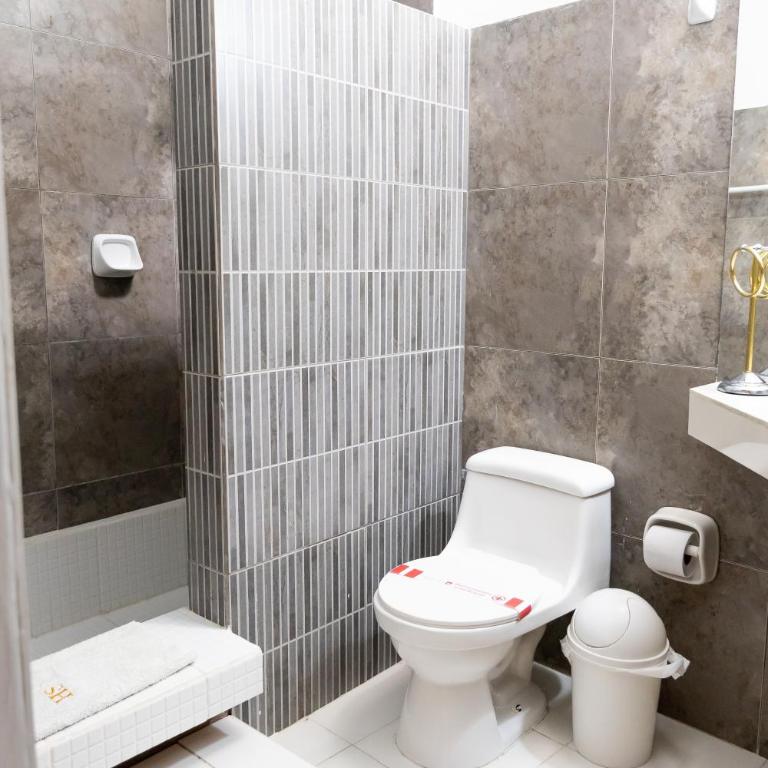 Hosteria Suiza - Room with Two Double Beds with Pool View and Air Conditioning - 4