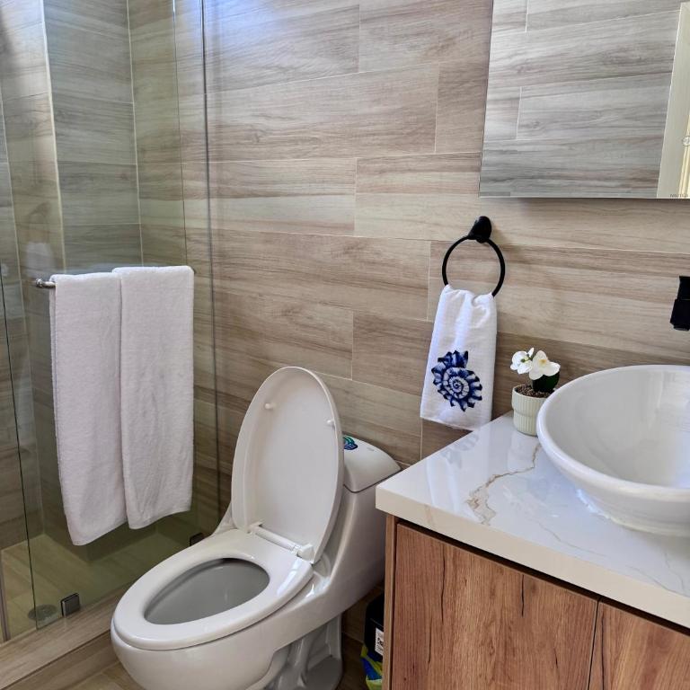 Brisa de mar - Three-Bedroom Apartment - 12