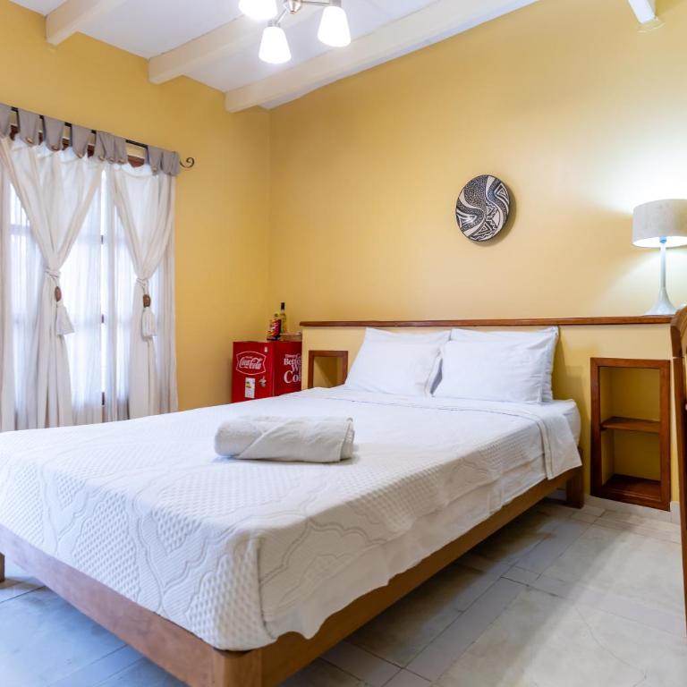 Hosteria Suiza - Double Room with Pool View and Air Conditioning - 7