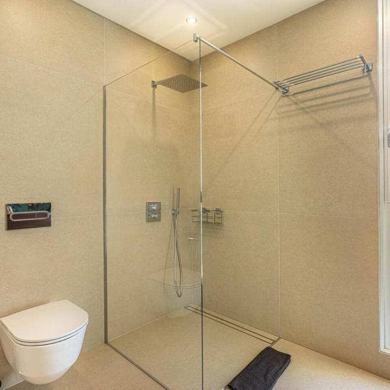 Prime location 5-bedroom villa, Playa Del Duque - Casa - 43