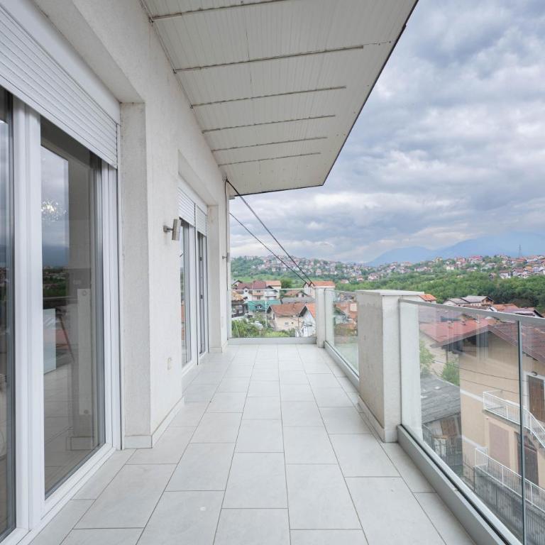 Lumina Residence - Two-Bedroom Apartment with Balcony - 5