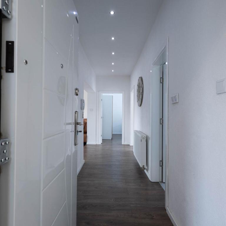Lumina Residence - Two-Bedroom Apartment with Balcony - 5
