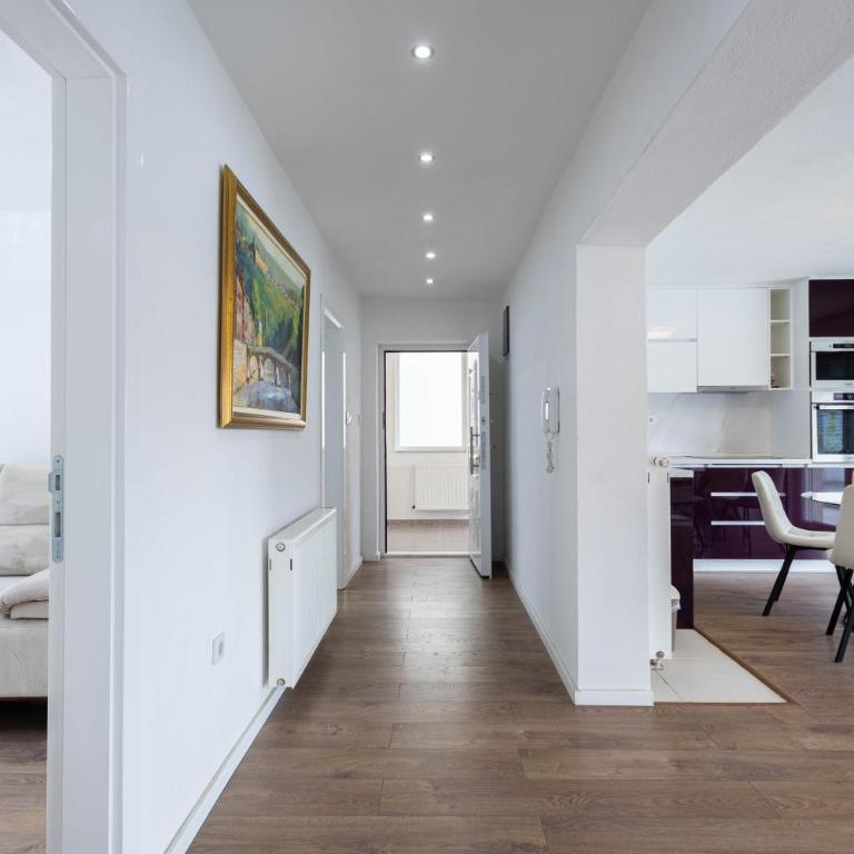 Lumina Residence - Two-Bedroom Apartment with Terrace - 11