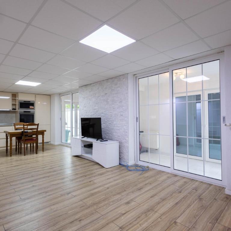 Lumina Residence - Two-Bedroom Apartment with Balcony - 9