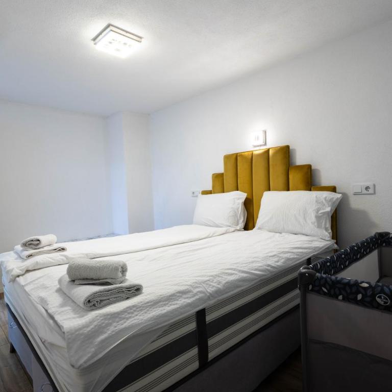 Lumina Residence - Two-Bedroom Apartment with Balcony - 13