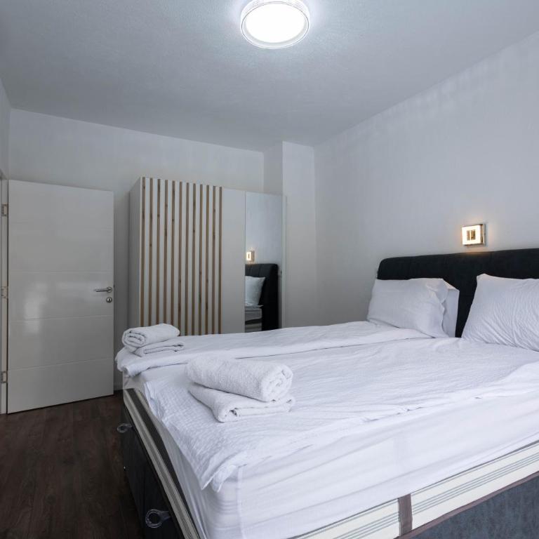 Lumina Residence - Two-Bedroom Apartment with Balcony - 19
