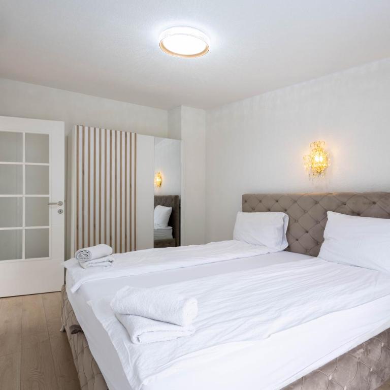 Lumina Residence - Two-Bedroom Apartment with Balcony - 24
