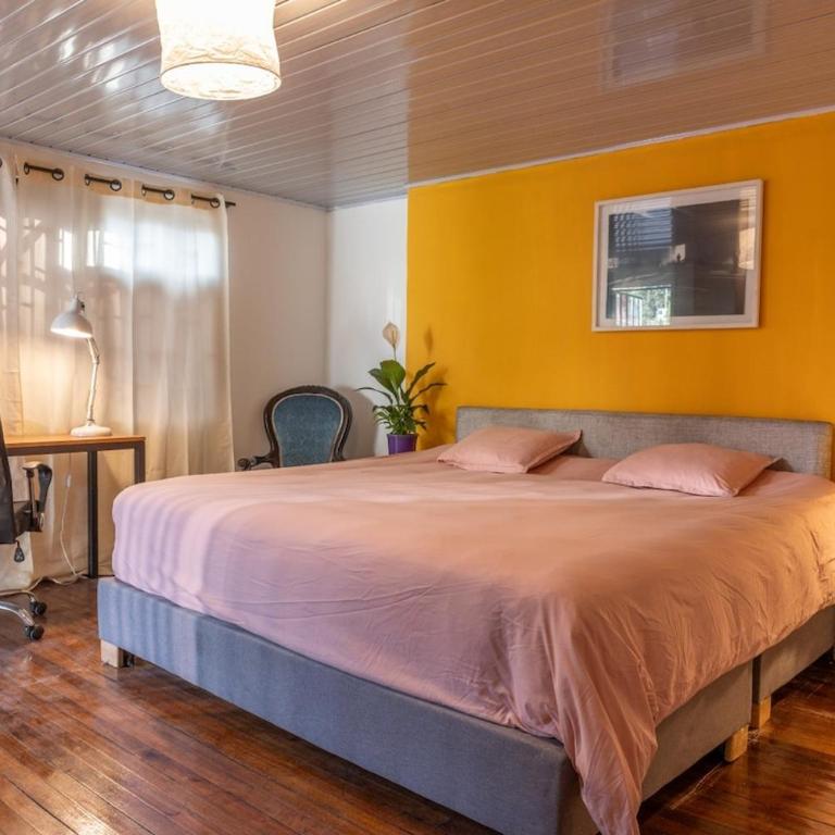 Spectacular 1950s house, centrally located and cozy - One-Bedroom House - 9