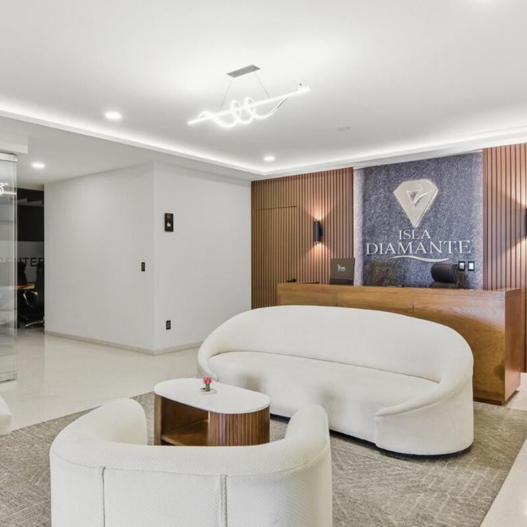 New Lux Tower with Double King bed great Views on the Malecon - Three-Bedroom Apartment - 10