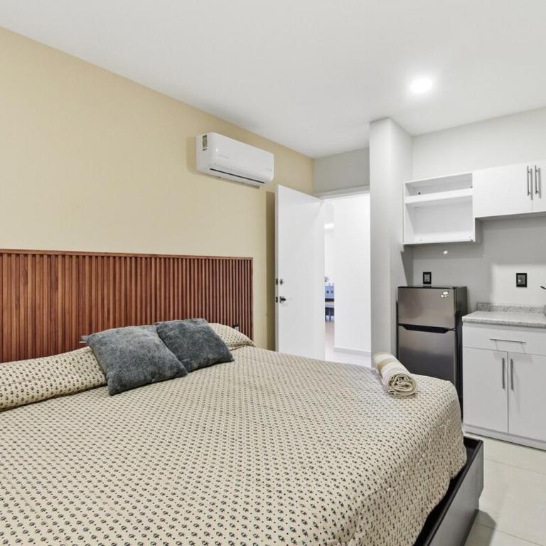 New Lux Tower with Double King bed great Views on the Malecon - Three-Bedroom Apartment - 16