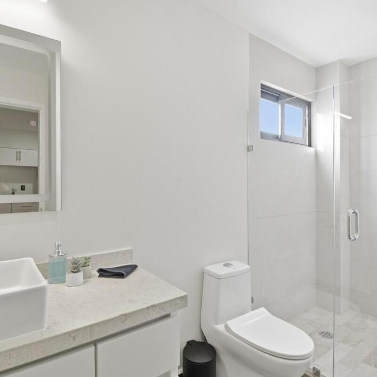New Lux Tower with Double King bed great Views on the Malecon - Three-Bedroom Apartment - 17