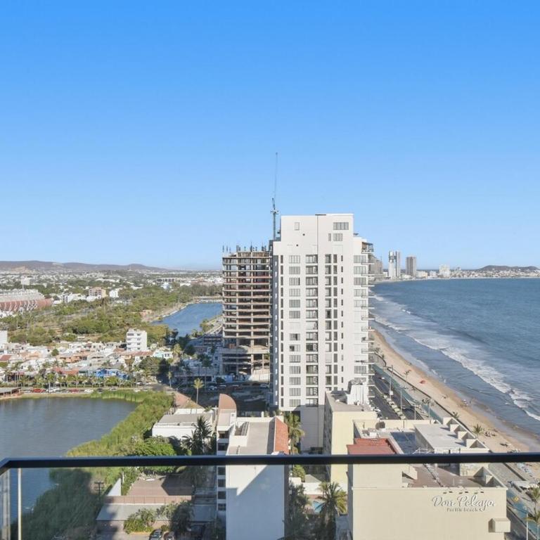 New Lux Tower with Double King bed great Views on the Malecon - Three-Bedroom Apartment - 26