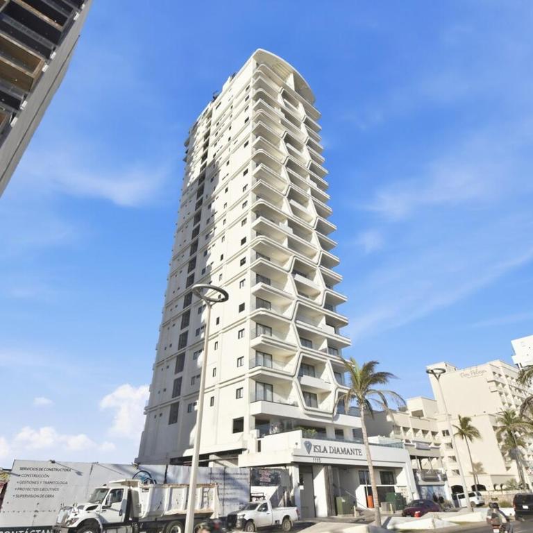 New Lux Tower with Double King bed great Views on the Malecon - Three-Bedroom Apartment - 27