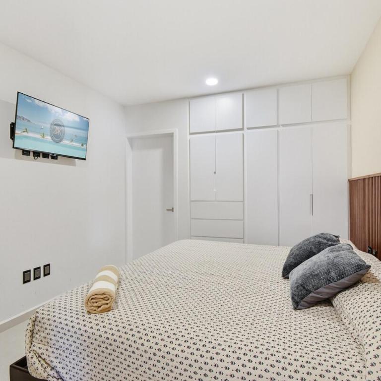 New Lux Tower with Double King bed great Views on the Malecon - Three-Bedroom Apartment - 34