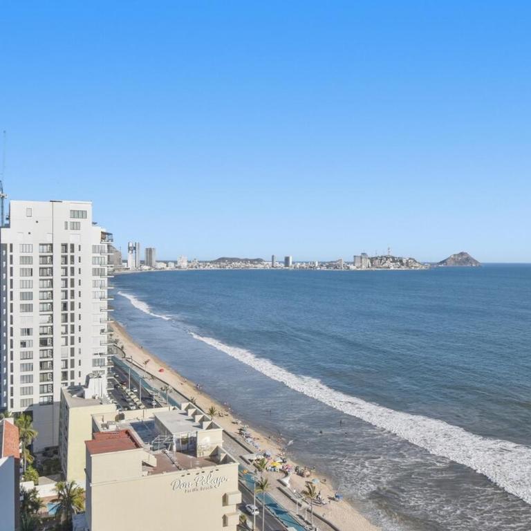 New Lux Tower with Double King bed great Views on the Malecon - Three-Bedroom Apartment - 36