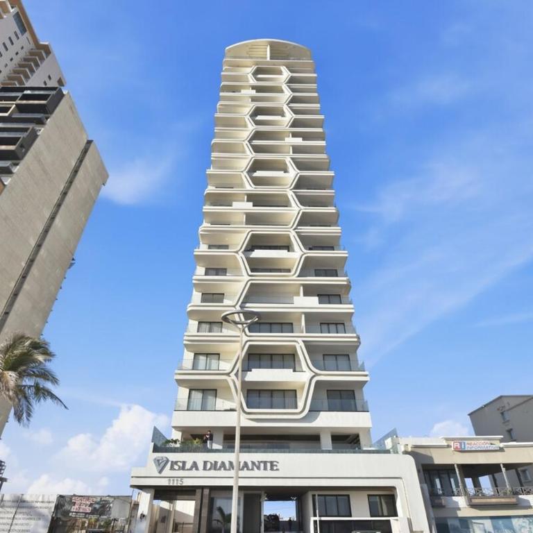 New Lux Tower with Double King bed great Views on the Malecon - Three-Bedroom Apartment - 39