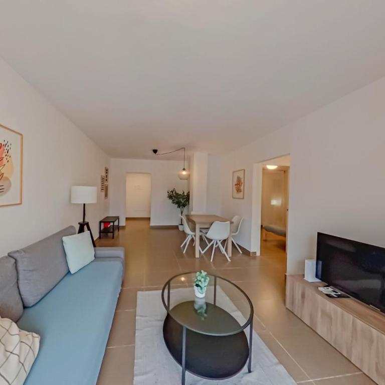 Amplio apartamento en el centro de Málaga con parking privado incluido - Apartamento de 3 dormitorios - 1
