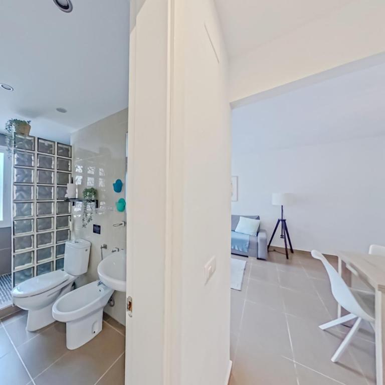 Amplio apartamento en el centro de Málaga con parking privado incluido - Apartamento de 3 dormitorios - 38