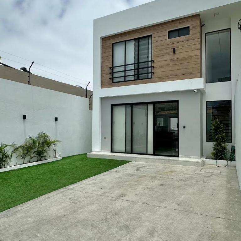 Central Beach House - One-Bedroom Apartment - 1