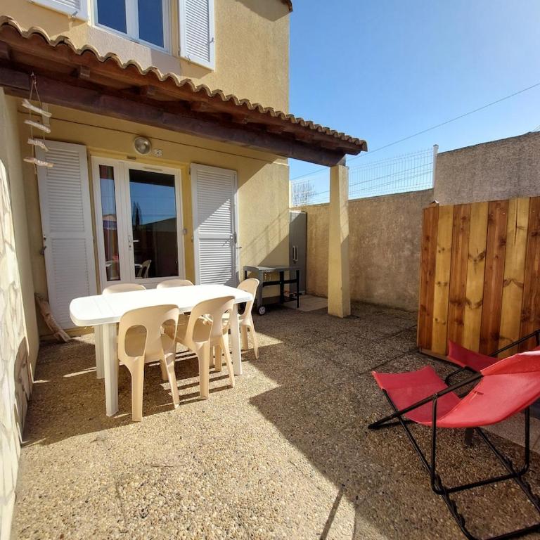 Maisonnette en duplex avec piscine et clim proche de la plage - Appartement 2 Chambres - 3
