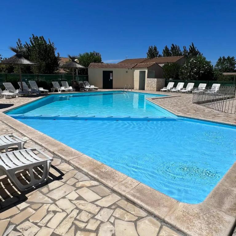 Maisonnette en duplex avec piscine et clim proche de la plage - Appartement 2 Chambres - 12