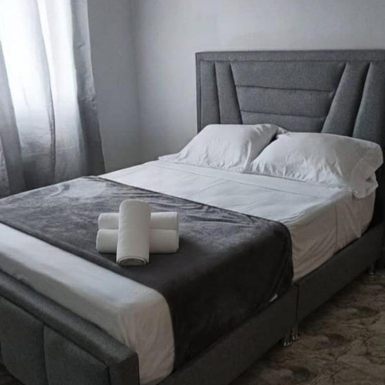 Exclusivo apartamento con estacionamiento en Residencia Solano Sabana Grande - Two-Bedroom Apartment - 2