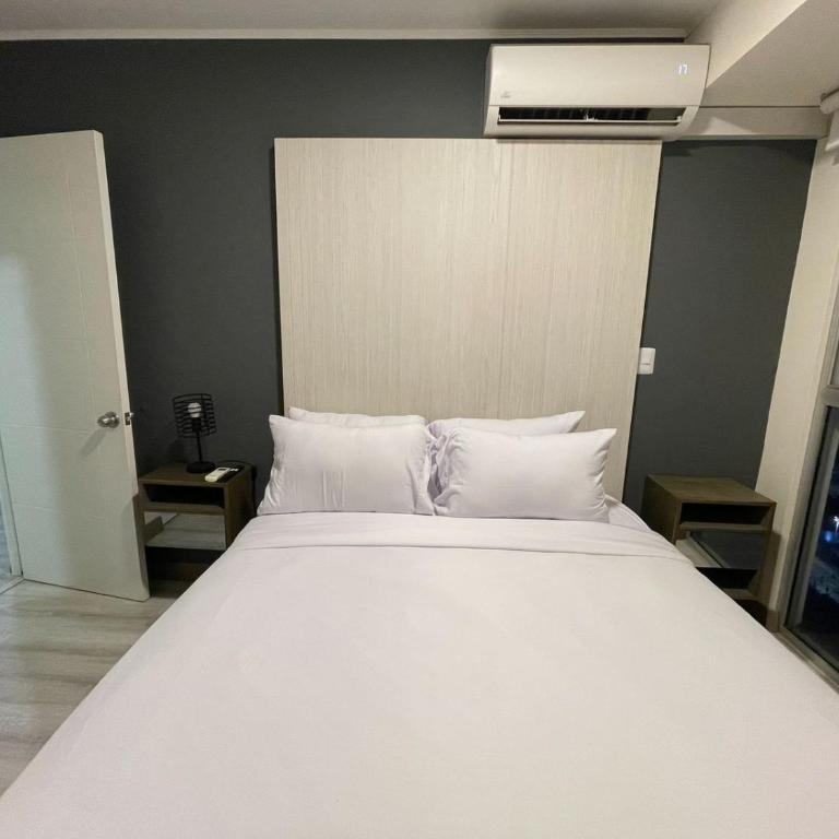 Connect Apartment by Vibrant - One-Bedroom Apartment with Balcony and City View - 14