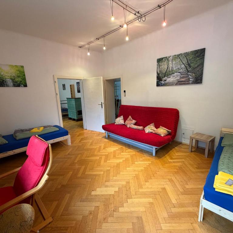 Großzügige Altbau-Wohnung mit Loggia & Grünblick - Apartment mit 4 Schlafzimmern - 15