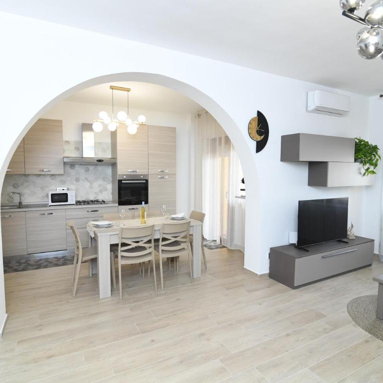 Near Sunset Apartment - Two-Bedroom Apartment with Balcony and Sea View - 4