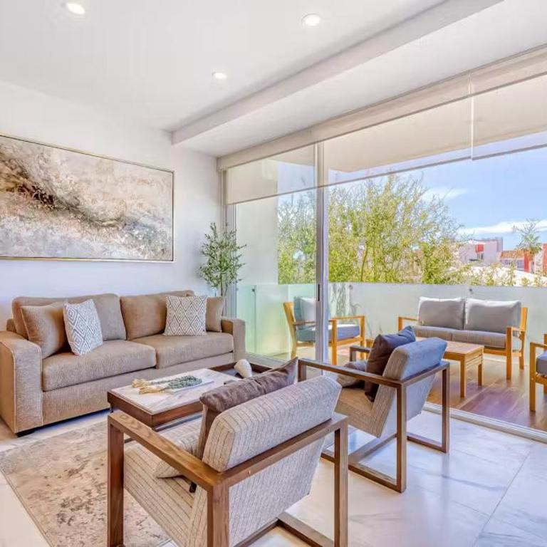 Stylish 3BR Downtown Cabo Condo Walk Everywhere - Apartamento - 1