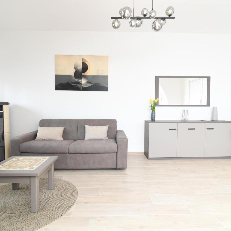 Near Sunset Apartment - Two-Bedroom Apartment with Balcony and Sea View - 8