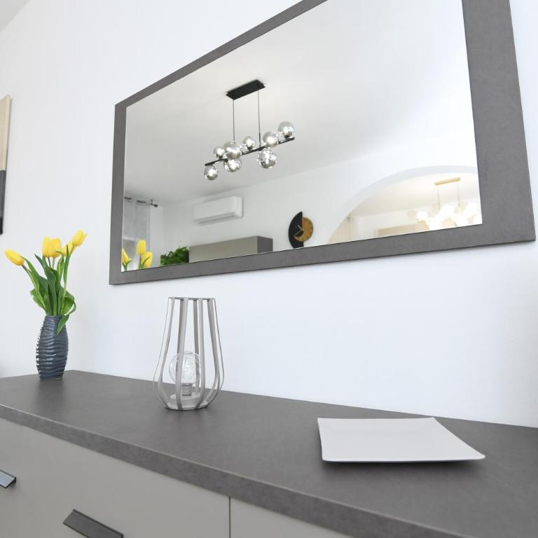 Near Sunset Apartment - Two-Bedroom Apartment with Balcony and Sea View - 7