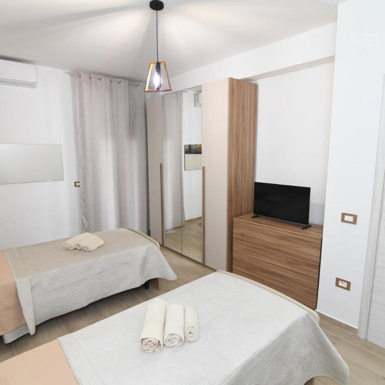 Near Sunset Apartment - Two-Bedroom Apartment with Balcony and Sea View - 10