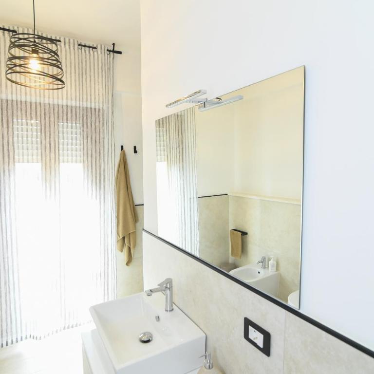 Near Sunset Apartment - Two-Bedroom Apartment with Balcony and Sea View - 15