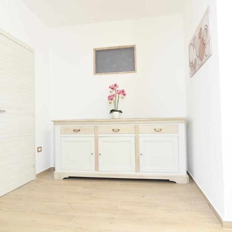 Near Sunset Apartment - Two-Bedroom Apartment with Balcony and Sea View - 16