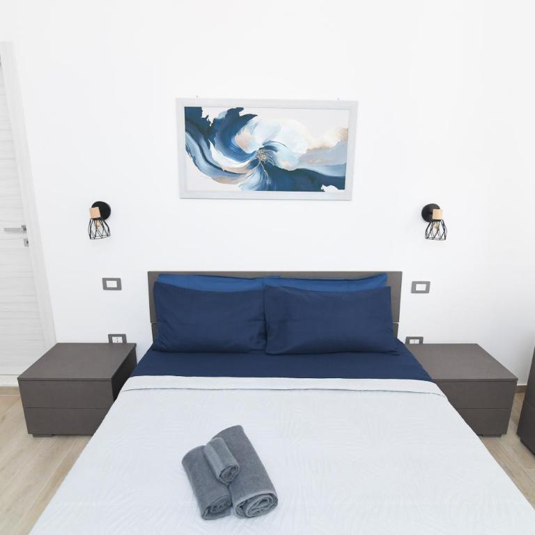 Near Sunset Apartment - Two-Bedroom Apartment with Balcony and Sea View - 18