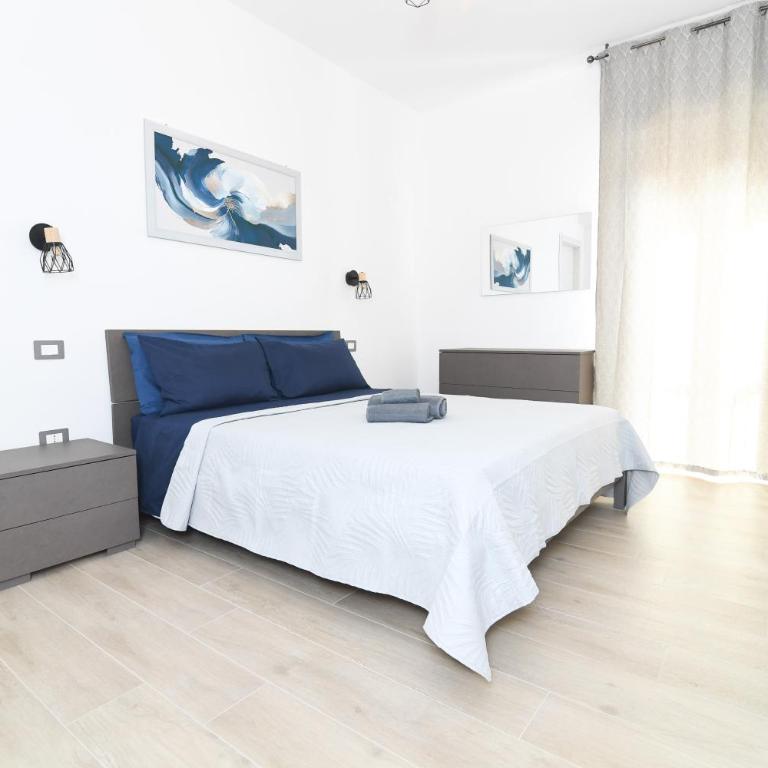 Near Sunset Apartment - Two-Bedroom Apartment with Balcony and Sea View - 17